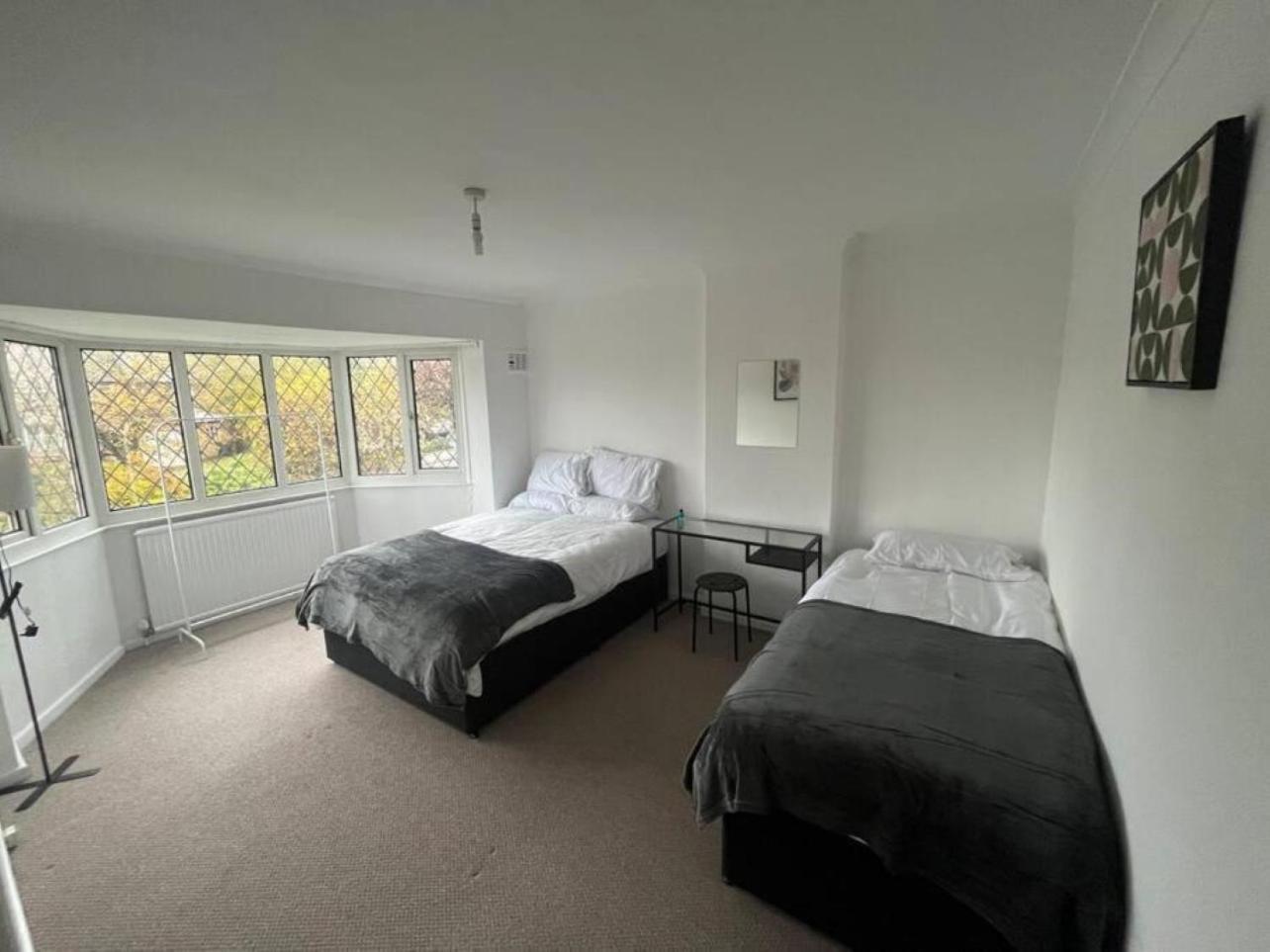 Spacious 4 Bed Home Near Nec, Jlr & Airport Parking For 3 Cars Ideal For Contractors! Solihull Exterior photo